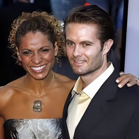 Michelle Hurd and Garret Dillahunt are together for nearly three decades now.